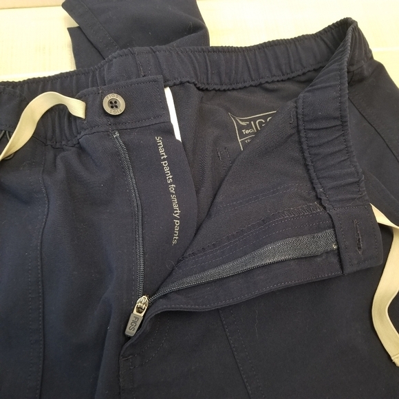 {M} Figs Men's Cairo Cargo Scrub Pant Navy 31" Inseam - Picture 9 of 16